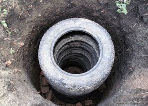 Делаем сливную яму из покрышек вместе: 3 рекомендации от бывалого дачника