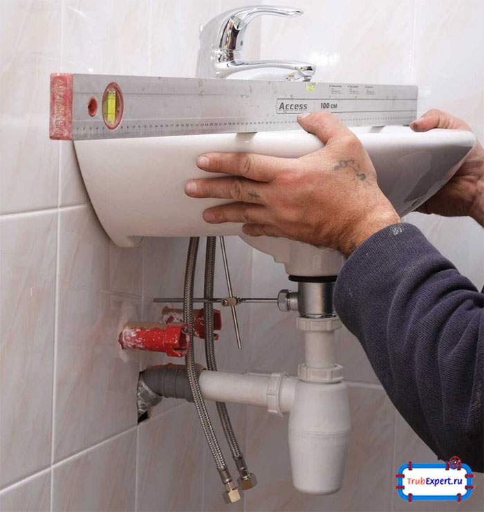 Установка слива на раковину