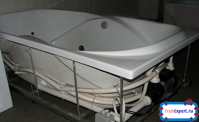 Для безопасности эксплуатации ванны, обязательным условием является наличие каркаса