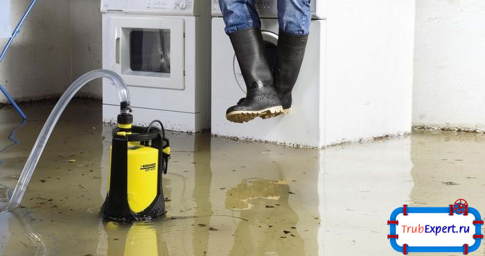 Насос, который допускает размер примесей до 38 мм, отлично справится с грязной водой