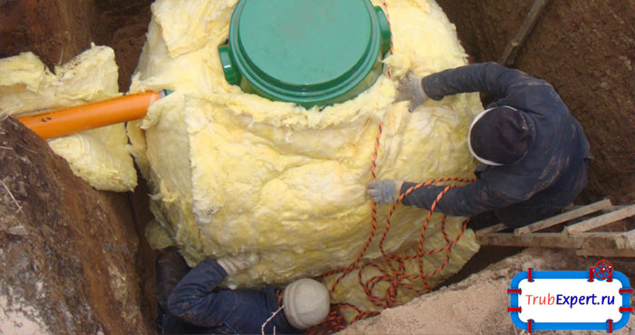 Чтобы работа автономного водоснабжений была бесперебойной в зимнее время необходимо провести теплоизоляцию линий коммуникаций