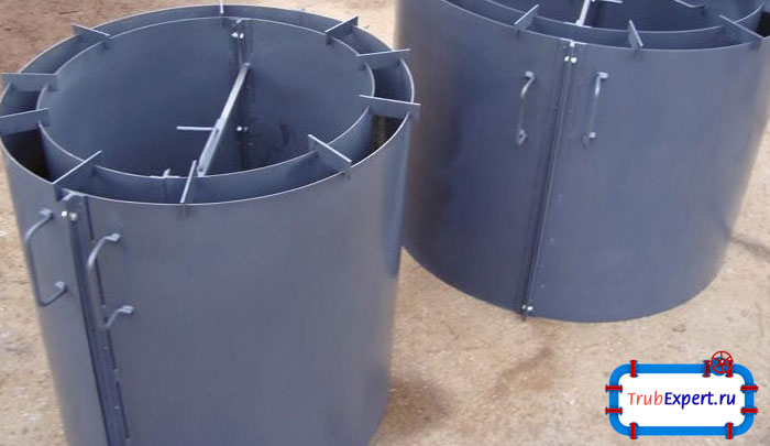 Специальные формы для производства железобетонных колец состоят из 2-х цилиндров из металла с разными диаметрами