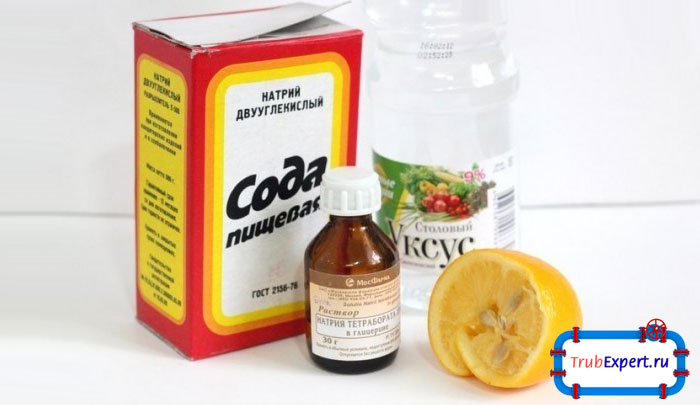 Обычной содой можно растворить засоры и провести дезинфекцию трубопровода изнутри