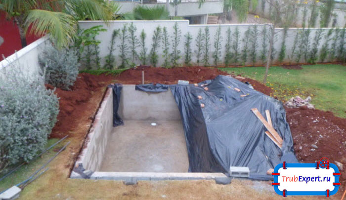 Сделать бассейн самостоятельно может даже начинающий строитель в довольно короткие сроки