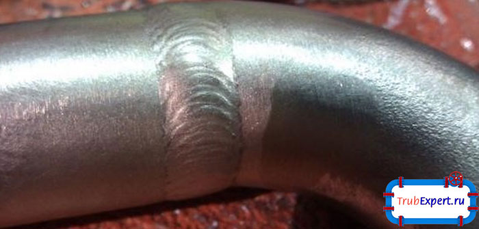 Завершающий слой в процессе сварки должен быть макисмально ровным с плавными переходами на основной металл