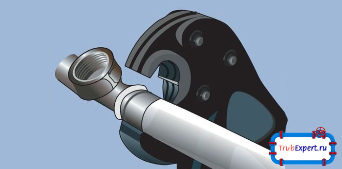 Установку пресс-фитингов следует проводить специальным инструментом для опрессовки