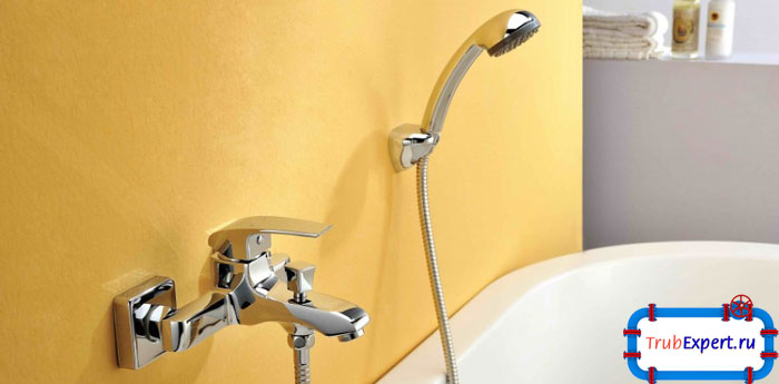 Смесители различаются по конструкции, дизайну, функциям. Широкий выбор обусловлен не только высокой конкуренцией производителей, но и расширением моделей выпускаемых ванн