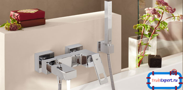 Большая часть продаваемых моделей выполнены из латуни и хрома. Данные материалы являются наиболее удобными и очень надежными