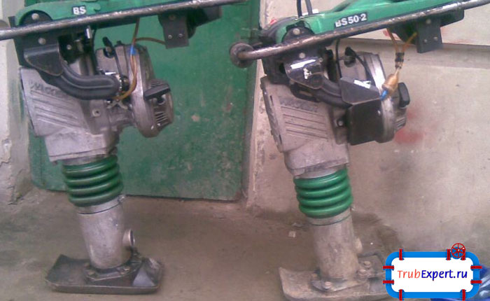 Автоматический инструмент эффективно легкои быстро справится с трамбовкой