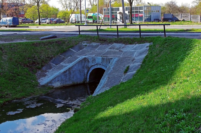 труба под дорогой