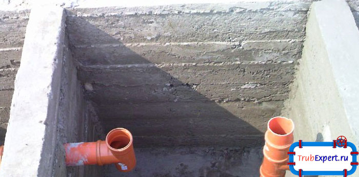 Размеры септика определяются соответственно суточном объемам стоков увеличенным троекратно