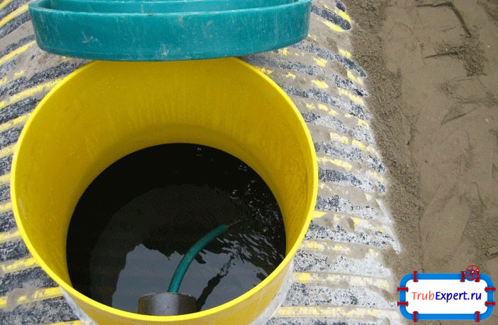 Консервируя септик на зиму, необходимо проверить жидкость в емкости, она должна составлять около 75% общего объема