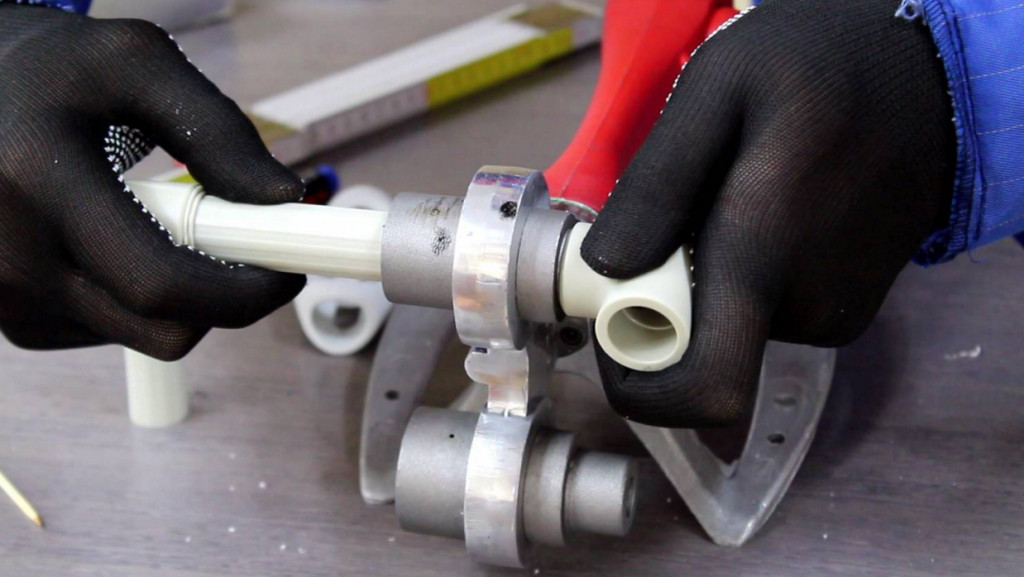 Крепление пластиковых труб с помощью сварки