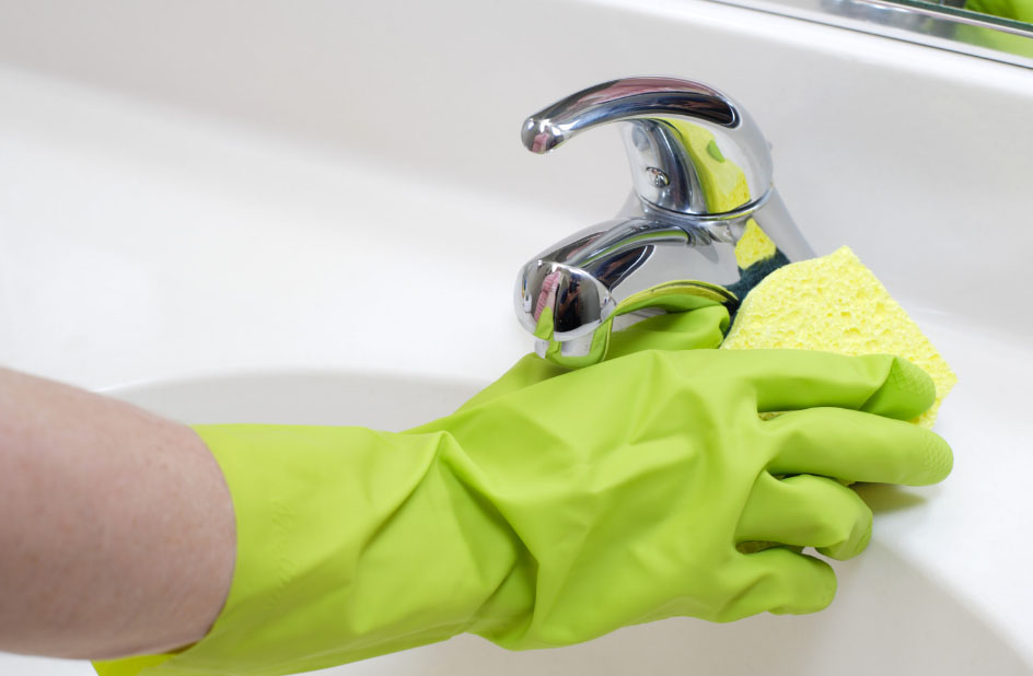 Как отмыть душевую кабину за 10 минут: чистящие средства и лайфхаки по уборке