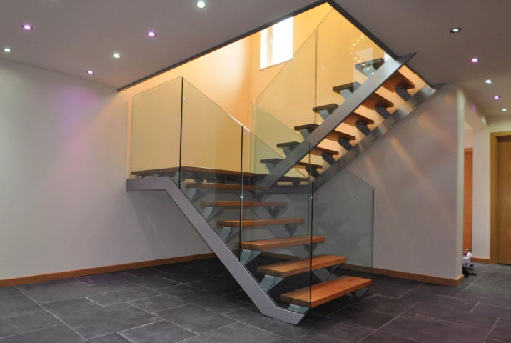 Лестница из металлического каркаса профильной трубы: инструкция по изготовлению