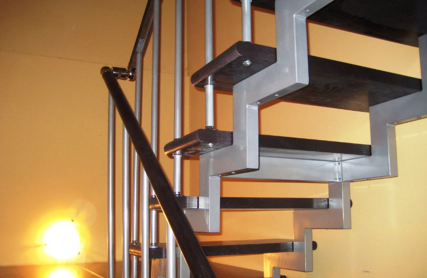 Лестница из металлического каркаса профильной трубы: инструкция по изготовлению